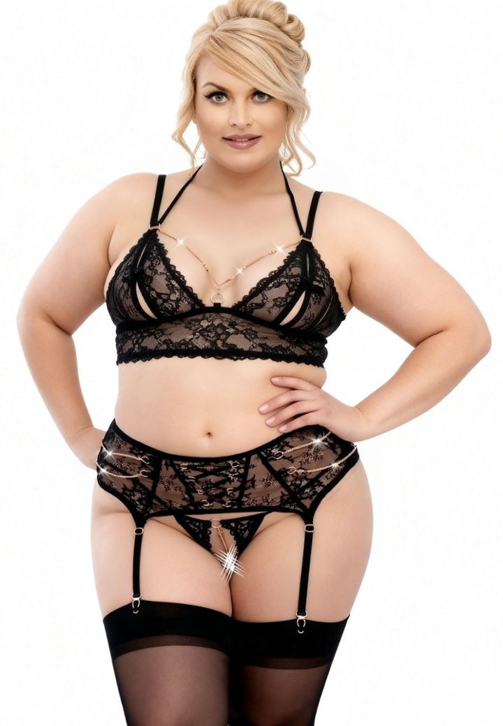 Lyséa — Lace trio with rose-gold shine, boldly open